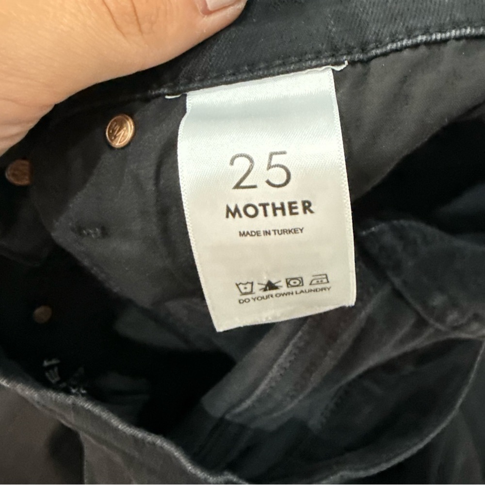 Mother Jeans The Insider Crop Two Step Fray in Not Guilty - Picture 4 of 13